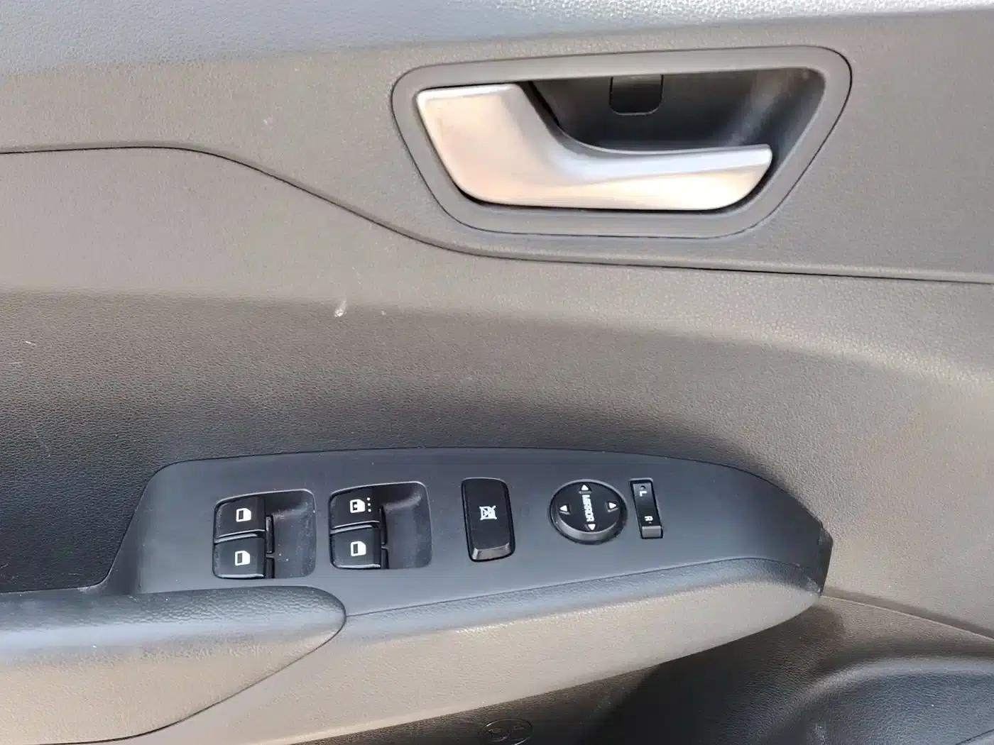 2016 Hyundai Verna 1.4L Automatic GLS (Cool Edition) — миниатюра 11
