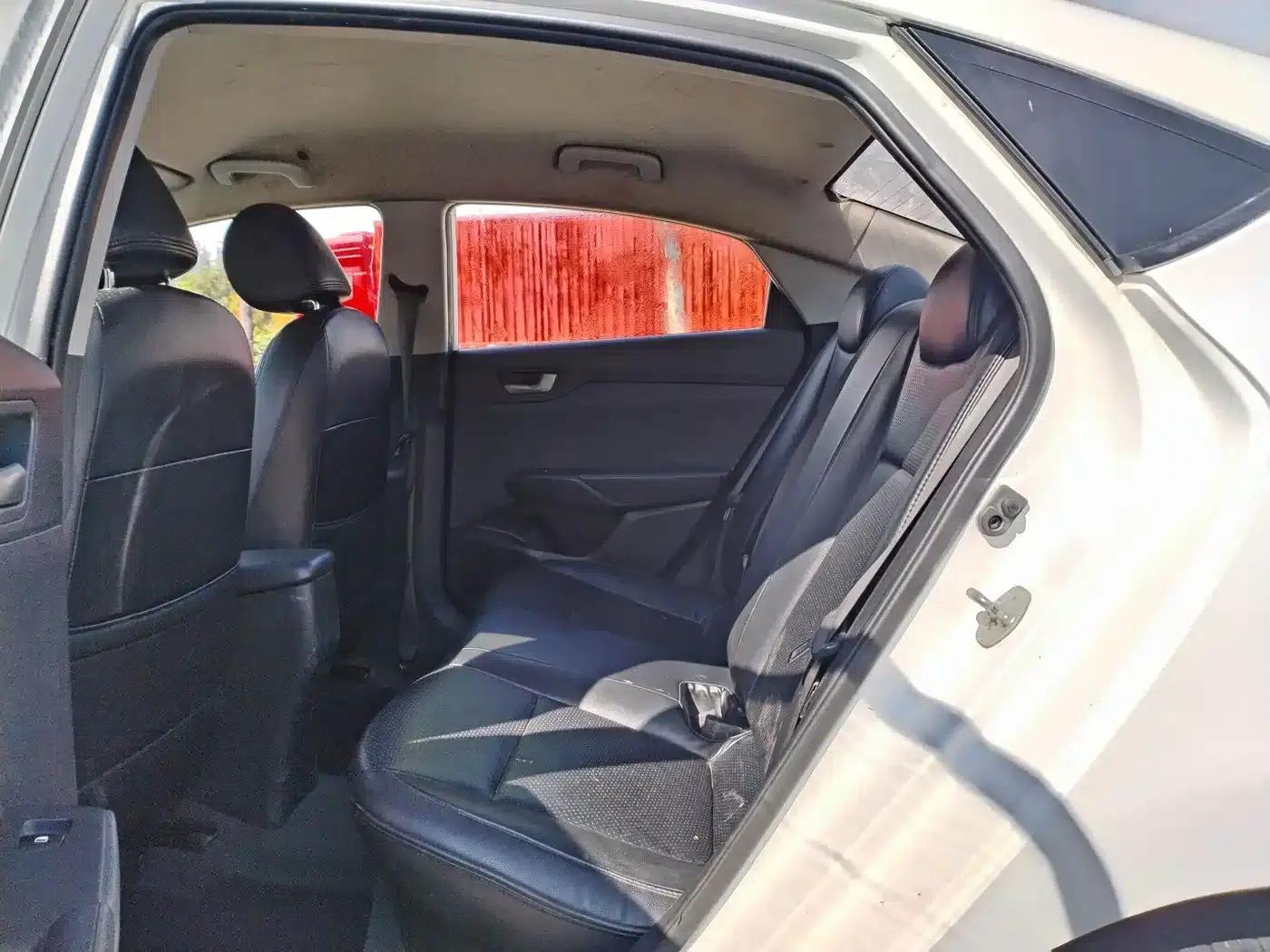 2016 Hyundai Verna 1.4L Automatic GLS (Cool Edition) — миниатюра 13