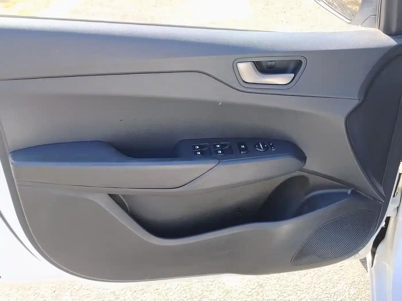 2016 Hyundai Verna 1.4L Automatic GLS (Cool Edition) — миниатюра 14