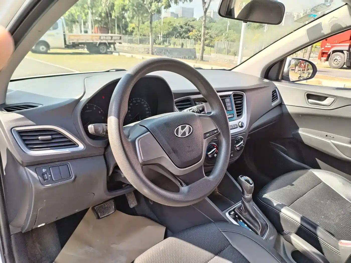 2016 Hyundai Verna 1.4L Automatic GLS (Cool Edition) — миниатюра 15