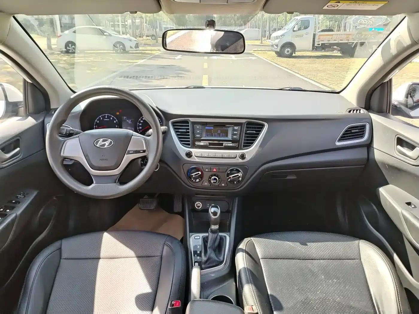 2016 Hyundai Verna 1.4L Automatic GLS (Cool Edition) — миниатюра 16