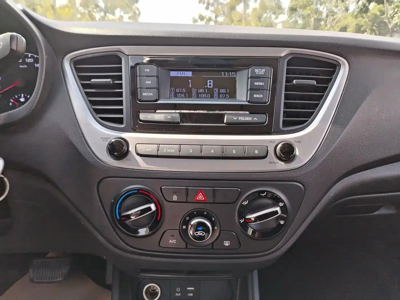 2016 Hyundai Verna 1.4L Automatic GLS (Cool Edition) — миниатюра 17