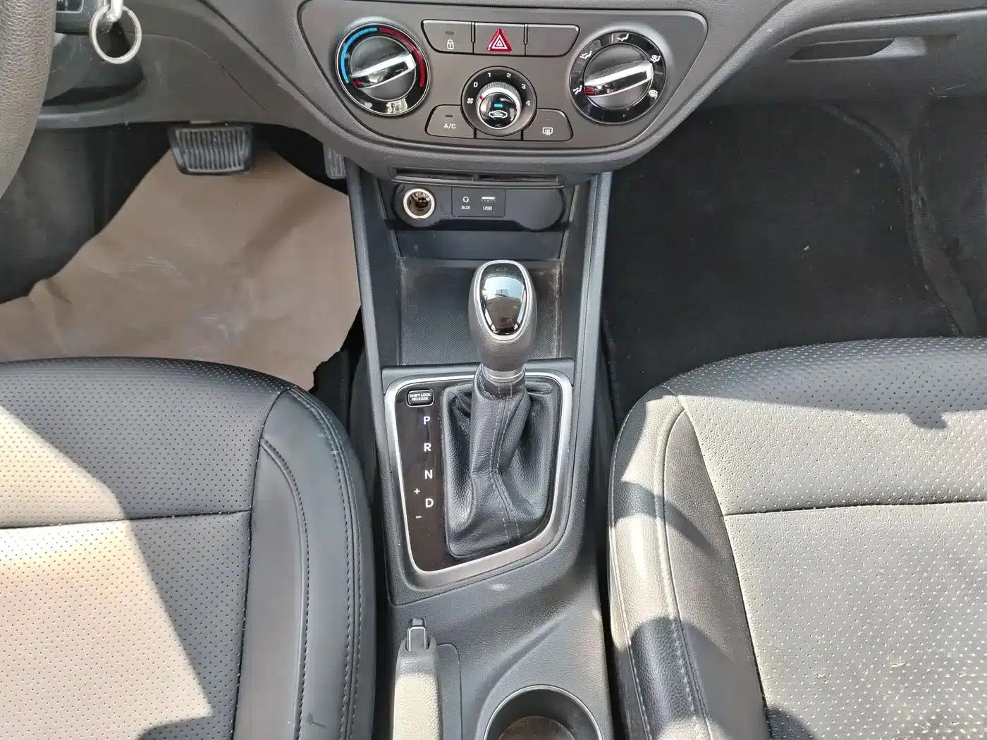 2016 Hyundai Verna 1.4L Automatic GLS (Cool Edition) — миниатюра 18