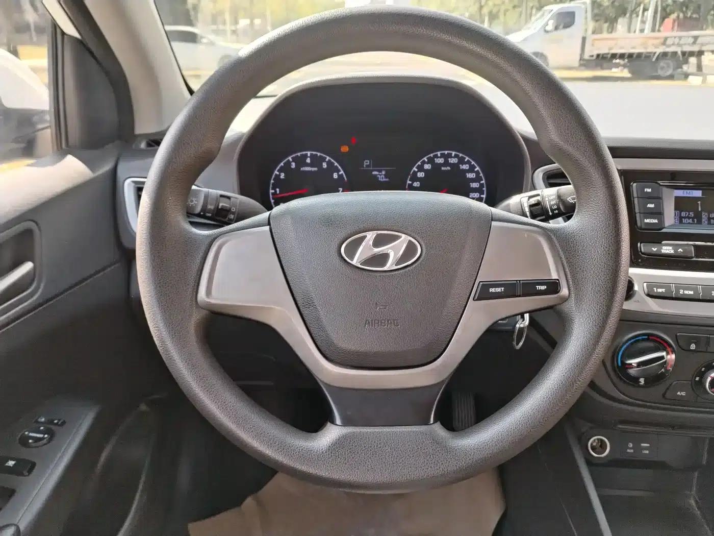 2016 Hyundai Verna 1.4L Automatic GLS (Cool Edition) — миниатюра 19