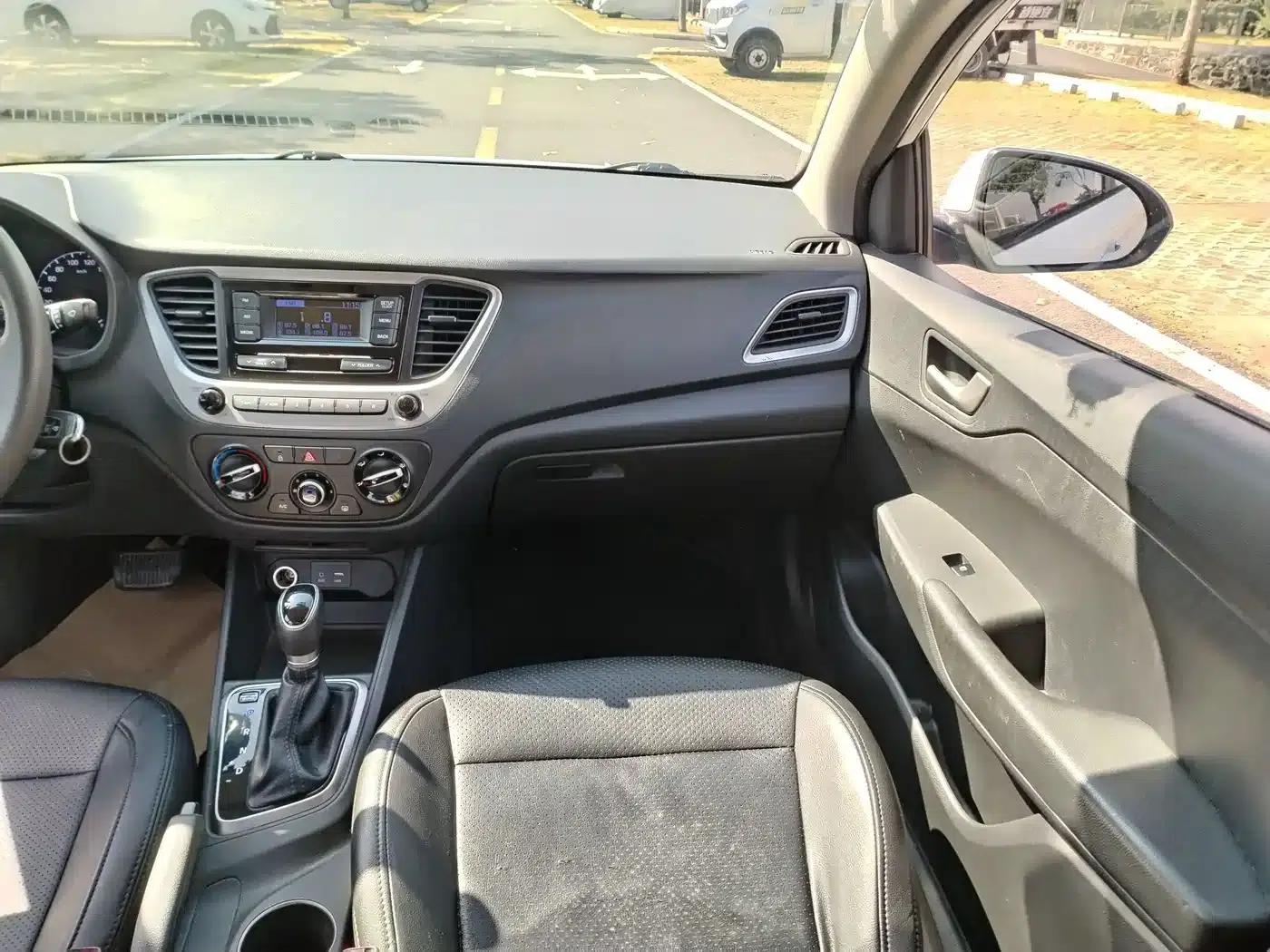 2016 Hyundai Verna 1.4L Automatic GLS (Cool Edition) — миниатюра 20