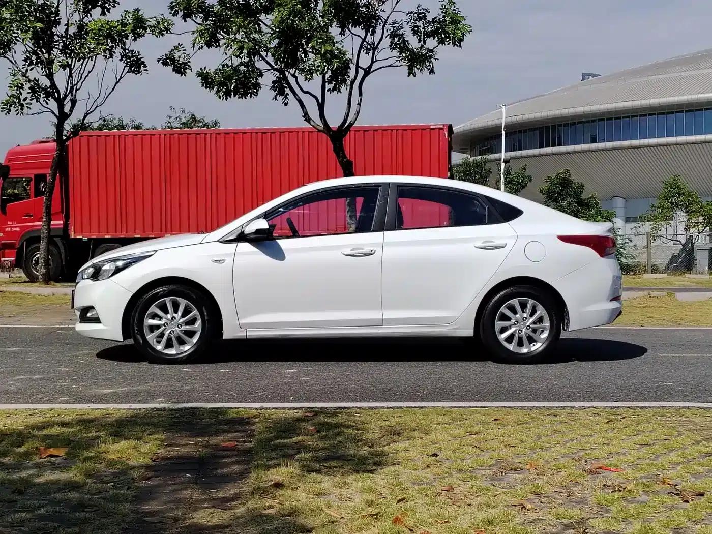 2016 Hyundai Verna 1.4L Automatic GLS (Cool Edition) — миниатюра 4