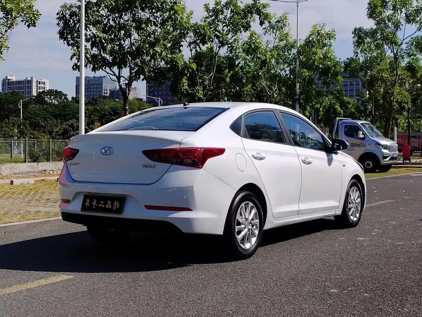 2016 Hyundai Verna 1.4L Automatic GLS (Cool Edition) — миниатюра 5