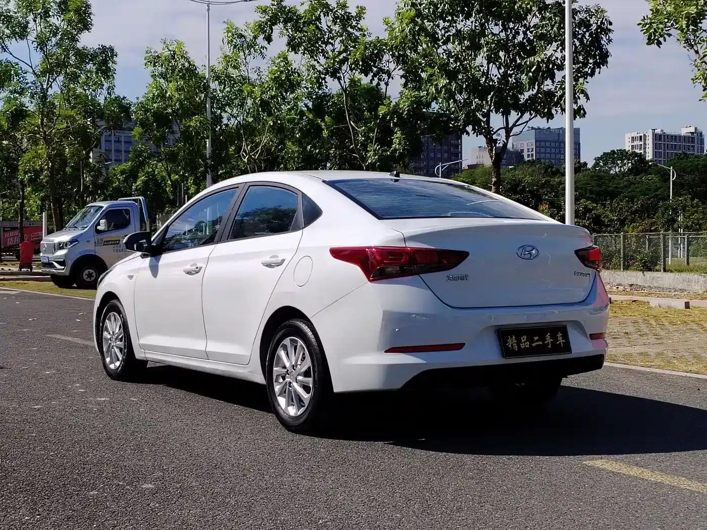 2016 Hyundai Verna 1.4L Automatic GLS (Cool Edition) — миниатюра 7