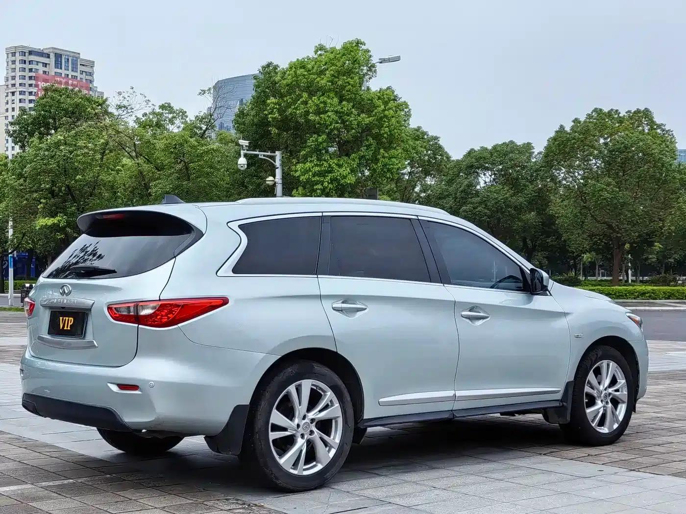 Infiniti JX 2013 JX35 2WD Excellence Edition — миниатюра 4