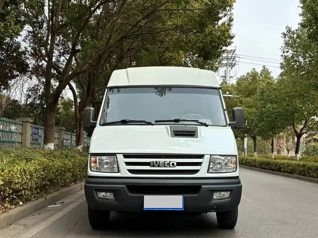 Iveco DeYi 2017 2.5T A35 Bus (5-7 Seats) 47Z5 — миниатюра 2