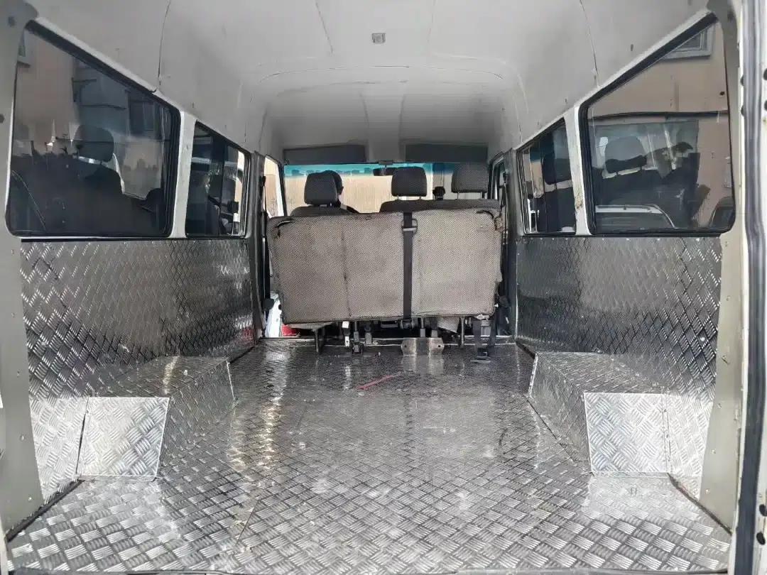 Iveco DeYi 2017 2.5T A35 Bus (5-7 Seats) 47Z5 — миниатюра 3