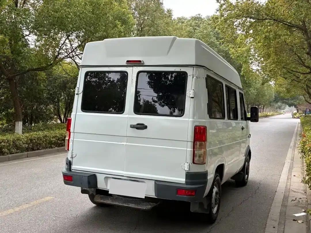 Iveco DeYi 2017 2.5T A35 Bus (5-7 Seats) 47Z5 — миниатюра 4