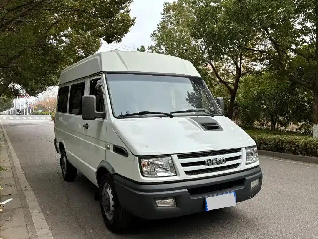 Iveco DeYi 2017 2.5T A35 Bus (5-7 Seats) 47Z5 — миниатюра 5