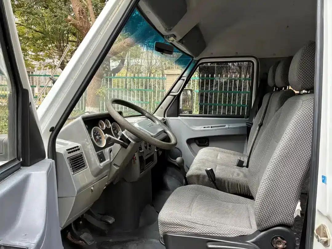 Iveco DeYi 2017 2.5T A35 Bus (5-7 Seats) 47Z5 — миниатюра 7