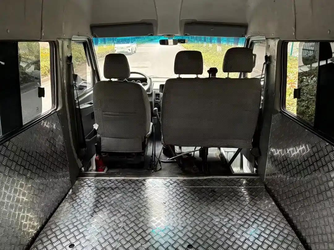 Iveco DeYi 2017 2.5T A35 Bus (5-7 Seats) 47Z5 — миниатюра 9
