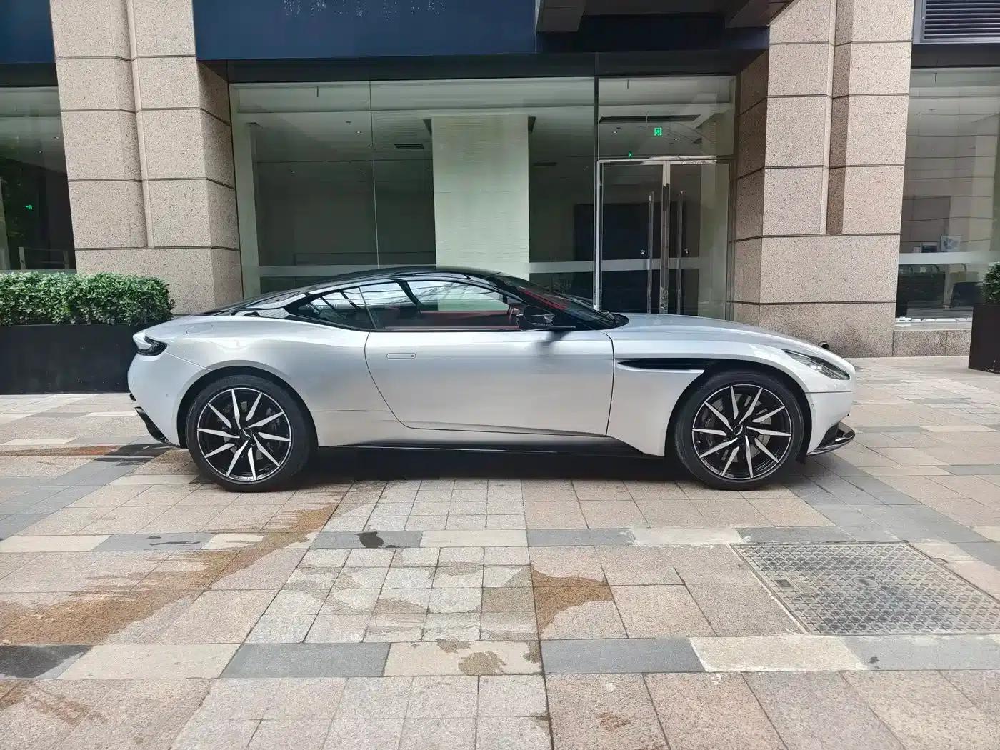 Aston Martin DB11 2022 4.0T V8 Volante — миниатюра 2