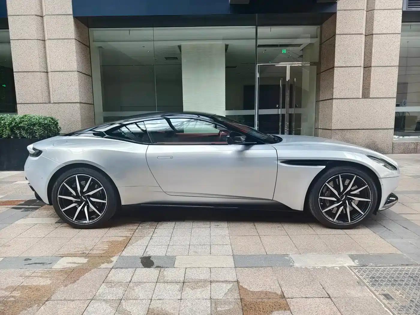 Aston Martin DB11 2022 4.0T V8 Volante — миниатюра 4