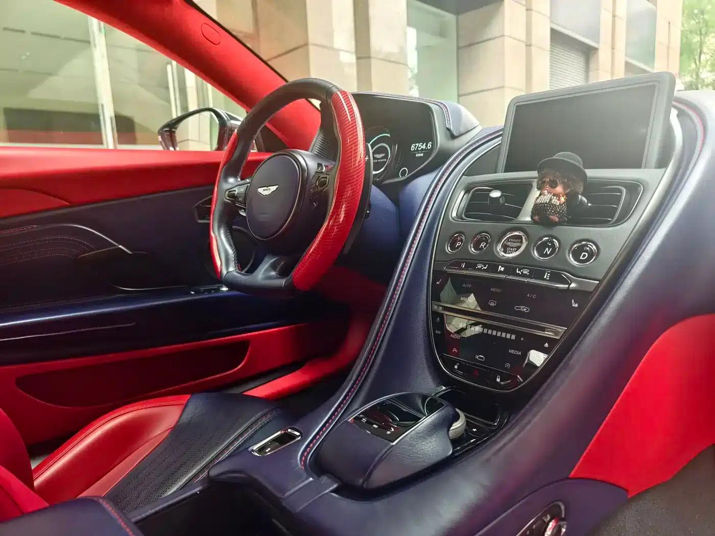 Aston Martin DB11 2022 4.0T V8 Volante — миниатюра 8