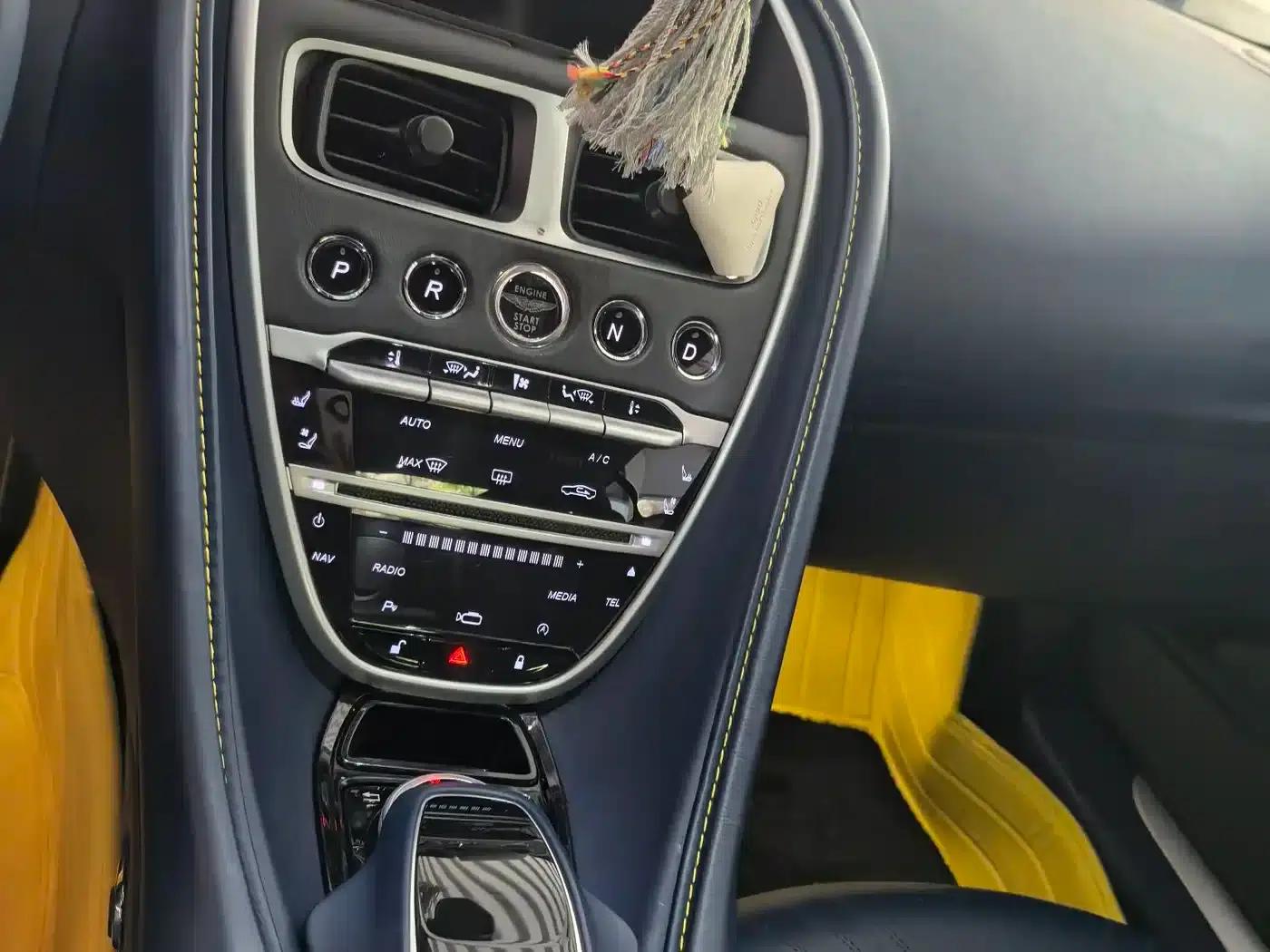 Aston Martin DB11 2019 4.0T V8 Coupe — миниатюра 12