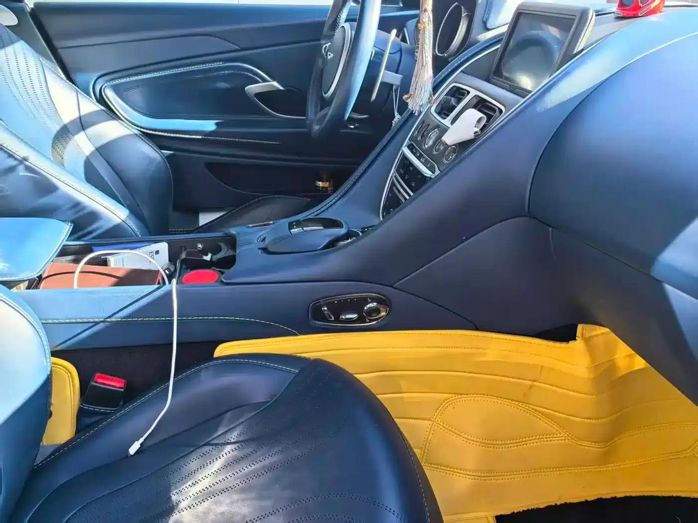 Aston Martin DB11 2019 4.0T V8 Coupe — миниатюра 15