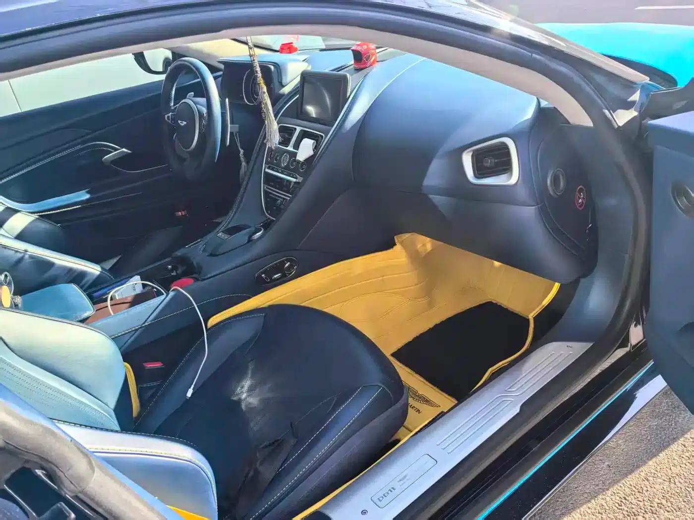 Aston Martin DB11 2019 4.0T V8 Coupe — миниатюра 17