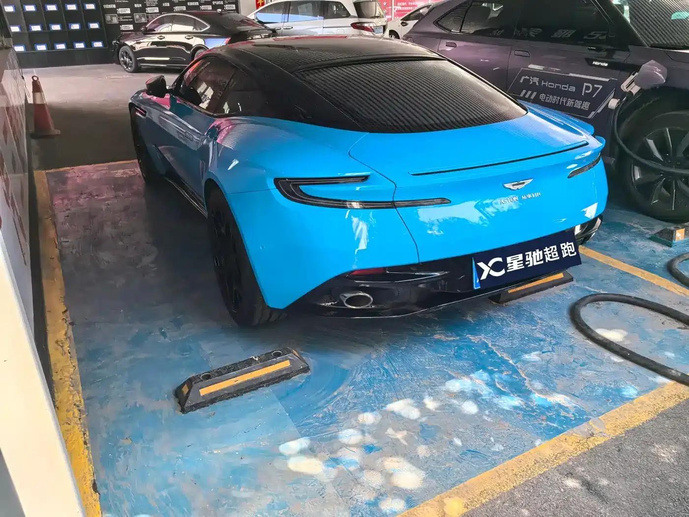 Aston Martin DB11 2019 4.0T V8 Coupe — миниатюра 3