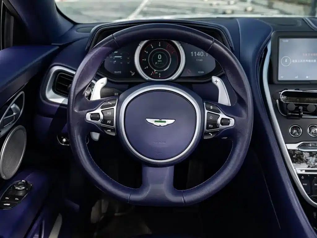 Aston Martin DB11 2019 4.0T V8 Volante — миниатюра 11