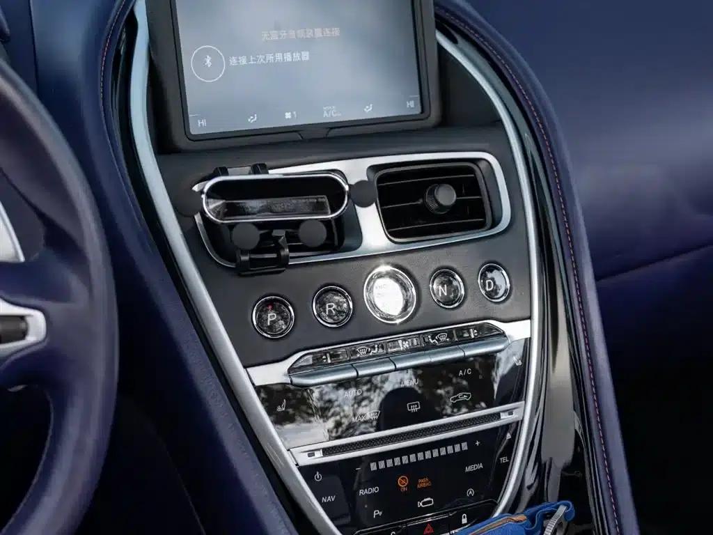 Aston Martin DB11 2019 4.0T V8 Volante — миниатюра 13