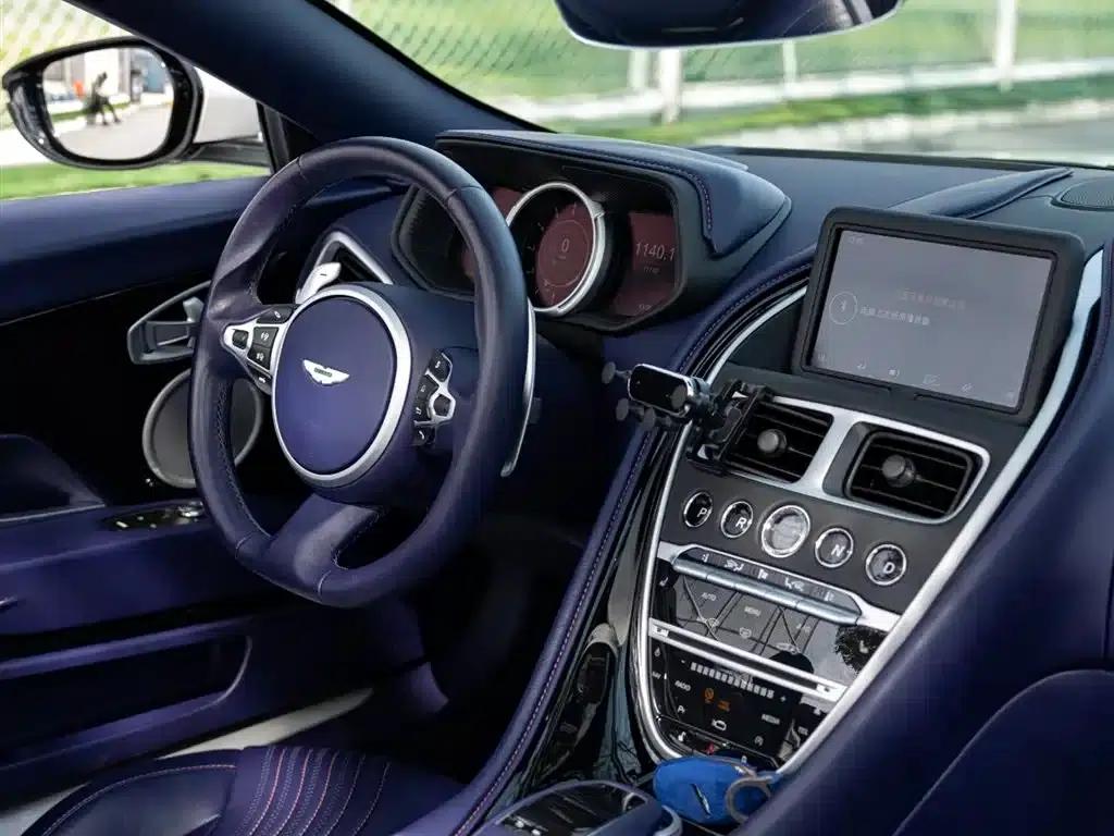 Aston Martin DB11 2019 4.0T V8 Volante — миниатюра 10