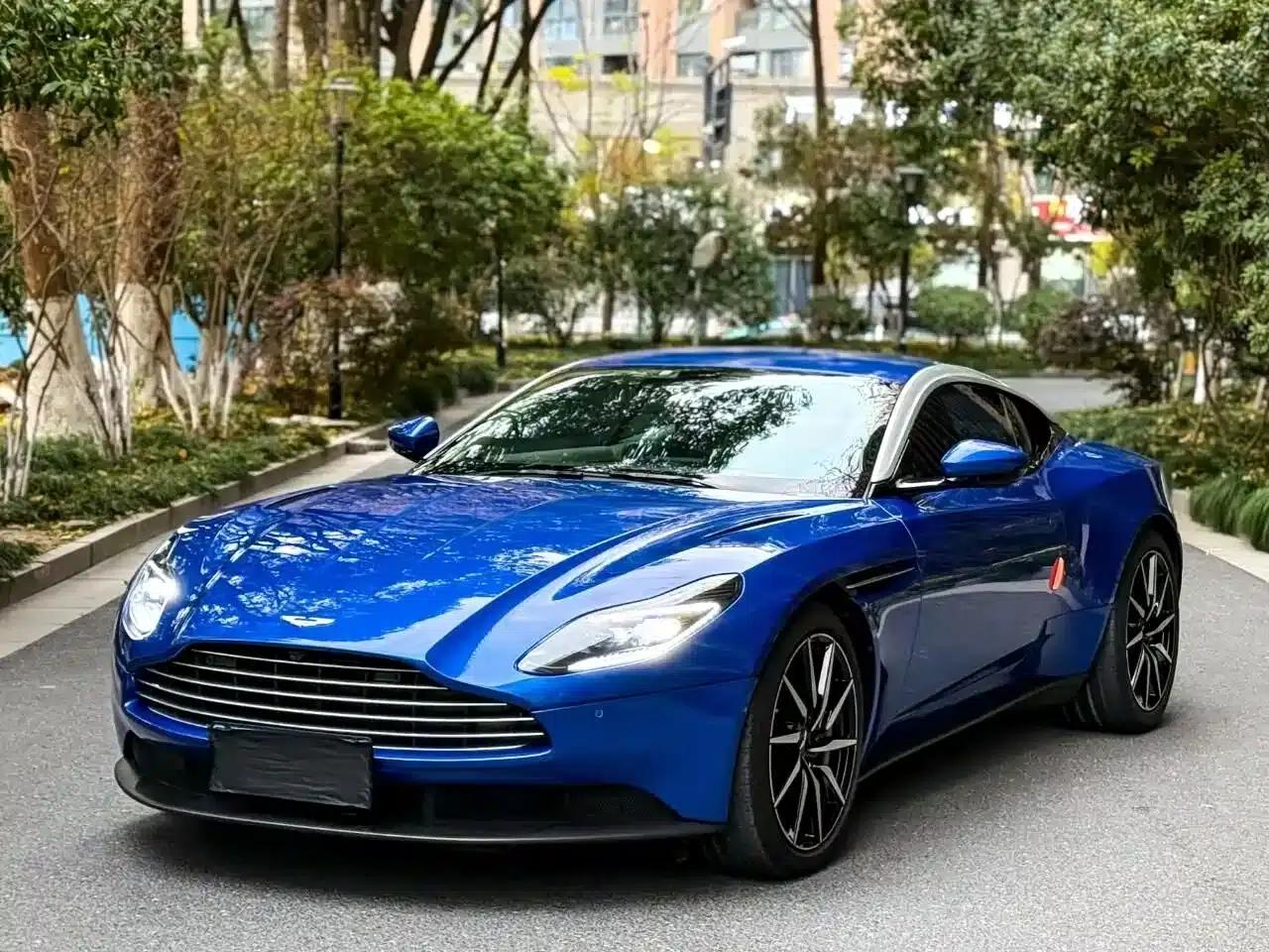 Aston Martin DB11 2020 4.0T V8 Coupe — миниатюра 1