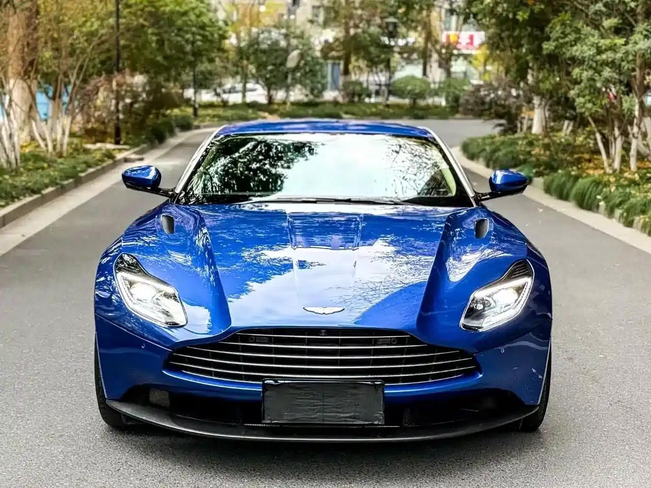 Aston Martin DB11 2020 4.0T V8 Coupe — миниатюра 2