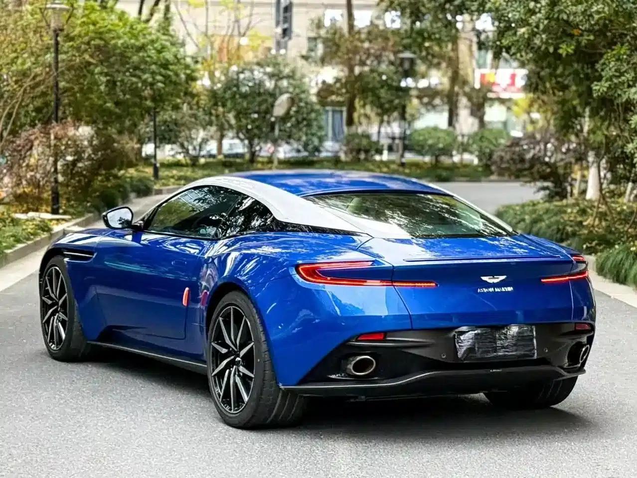 Aston Martin DB11 2020 4.0T V8 Coupe — миниатюра 3