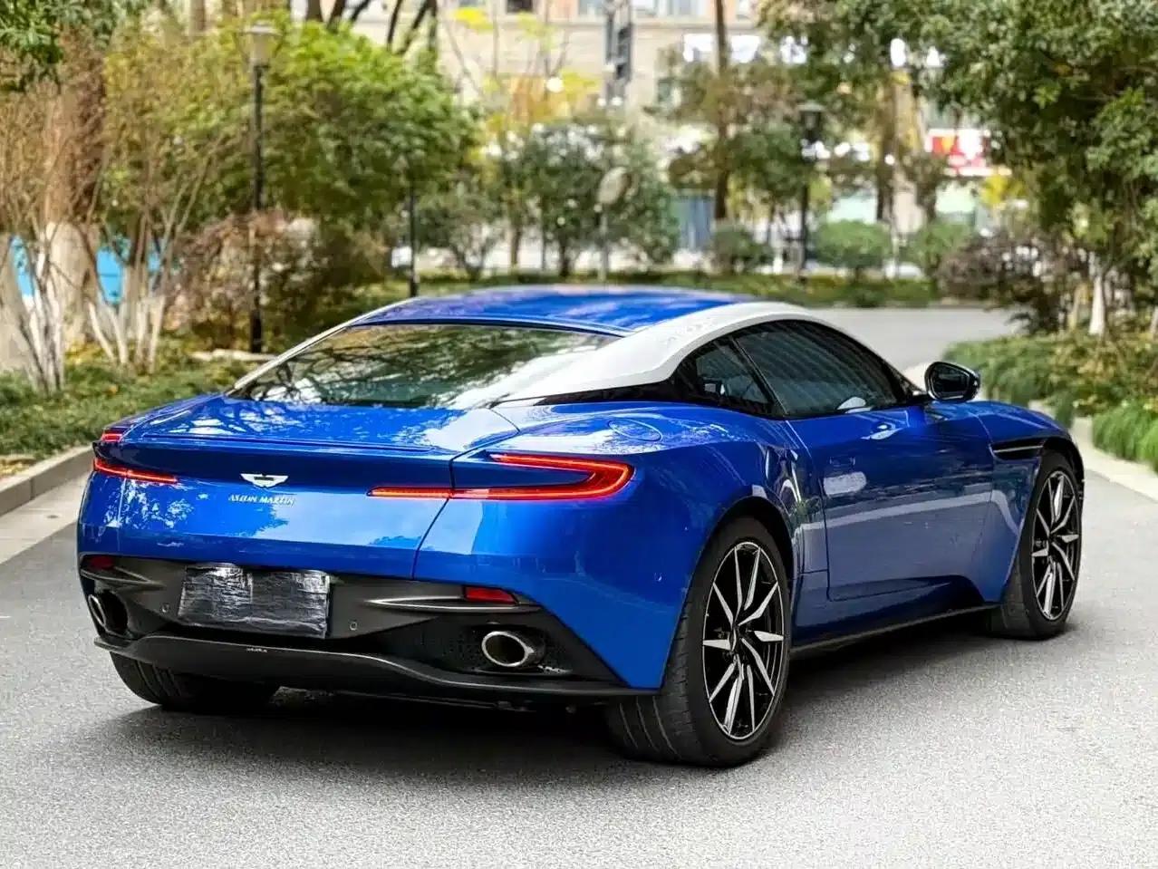 Aston Martin DB11 2020 4.0T V8 Coupe — миниатюра 6