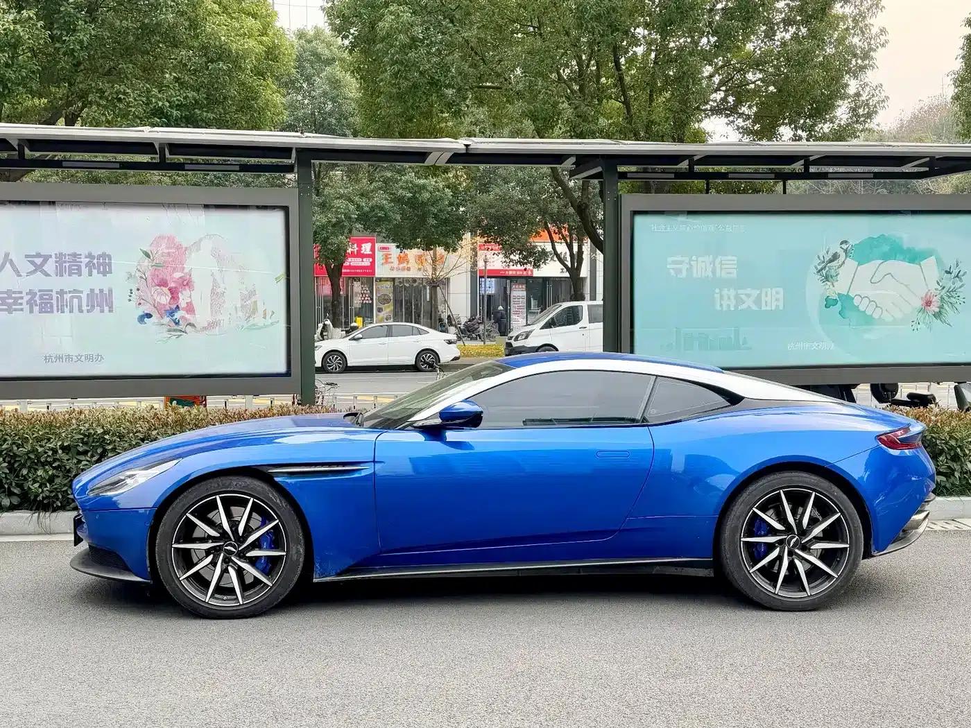 Aston Martin DB11 2020 4.0T V8 Coupe — миниатюра 8