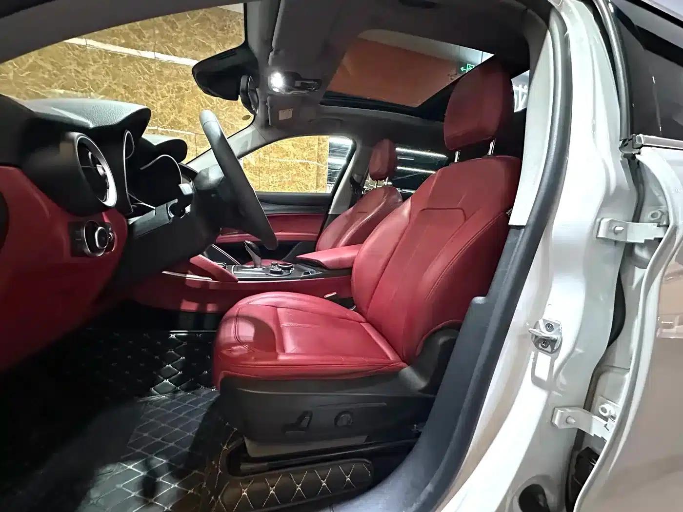 2017 Stelvio 2.0T 200HP Luxury Edition — миниатюра 7