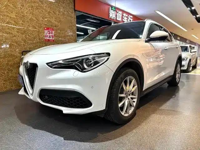 2017 Stelvio 2.0T 200HP Luxury Edition