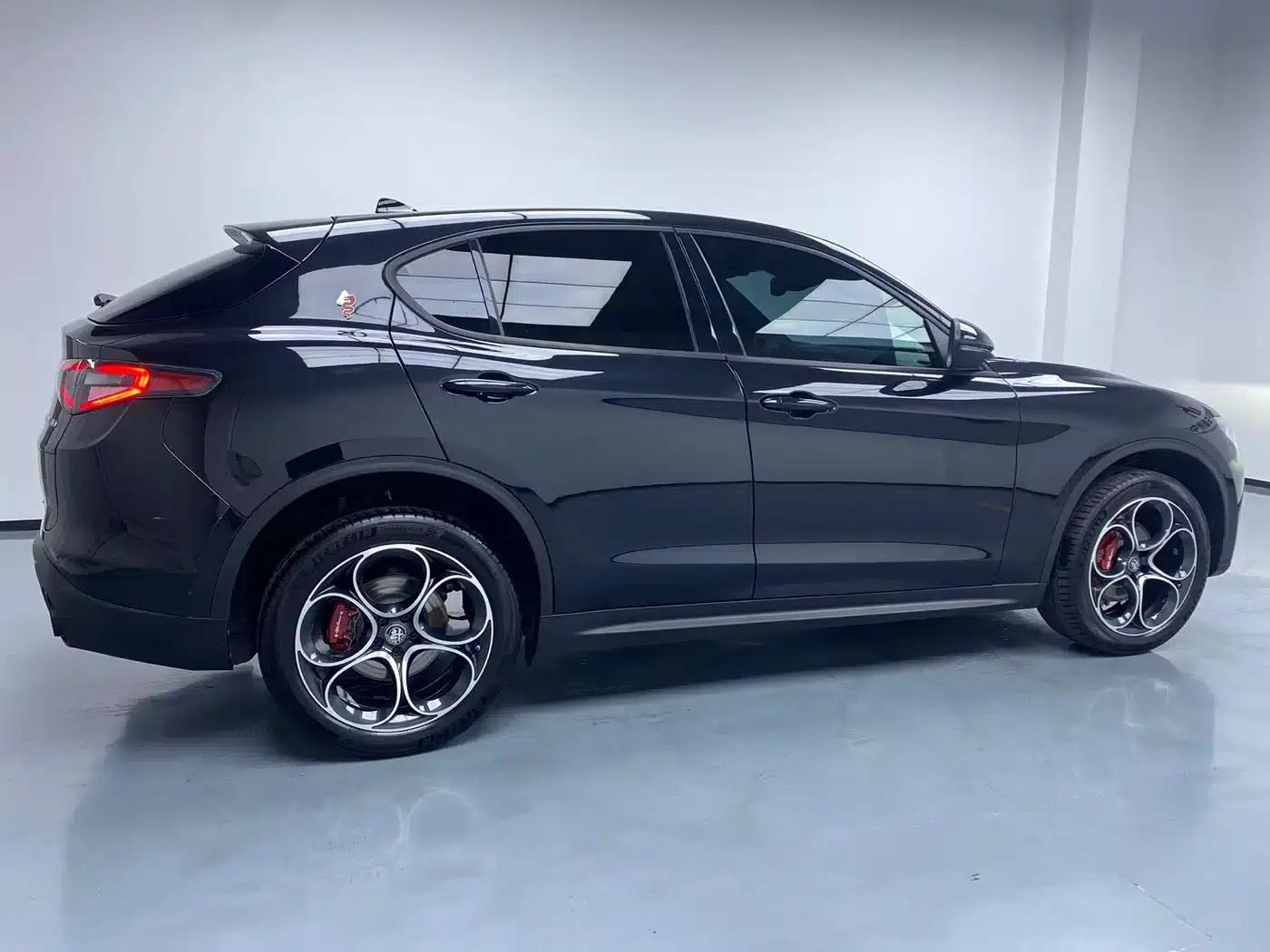 2023 Stelvio 2.0T 280HP Sprint — миниатюра 3