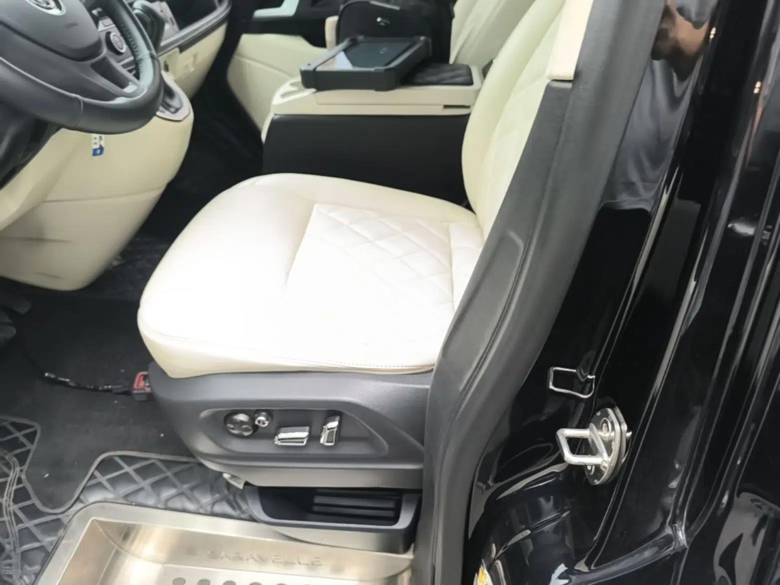Volkswagen Caravelle 2017 2.0 TSI 4x4 Comfort Edition 7-Seater — миниатюра 17