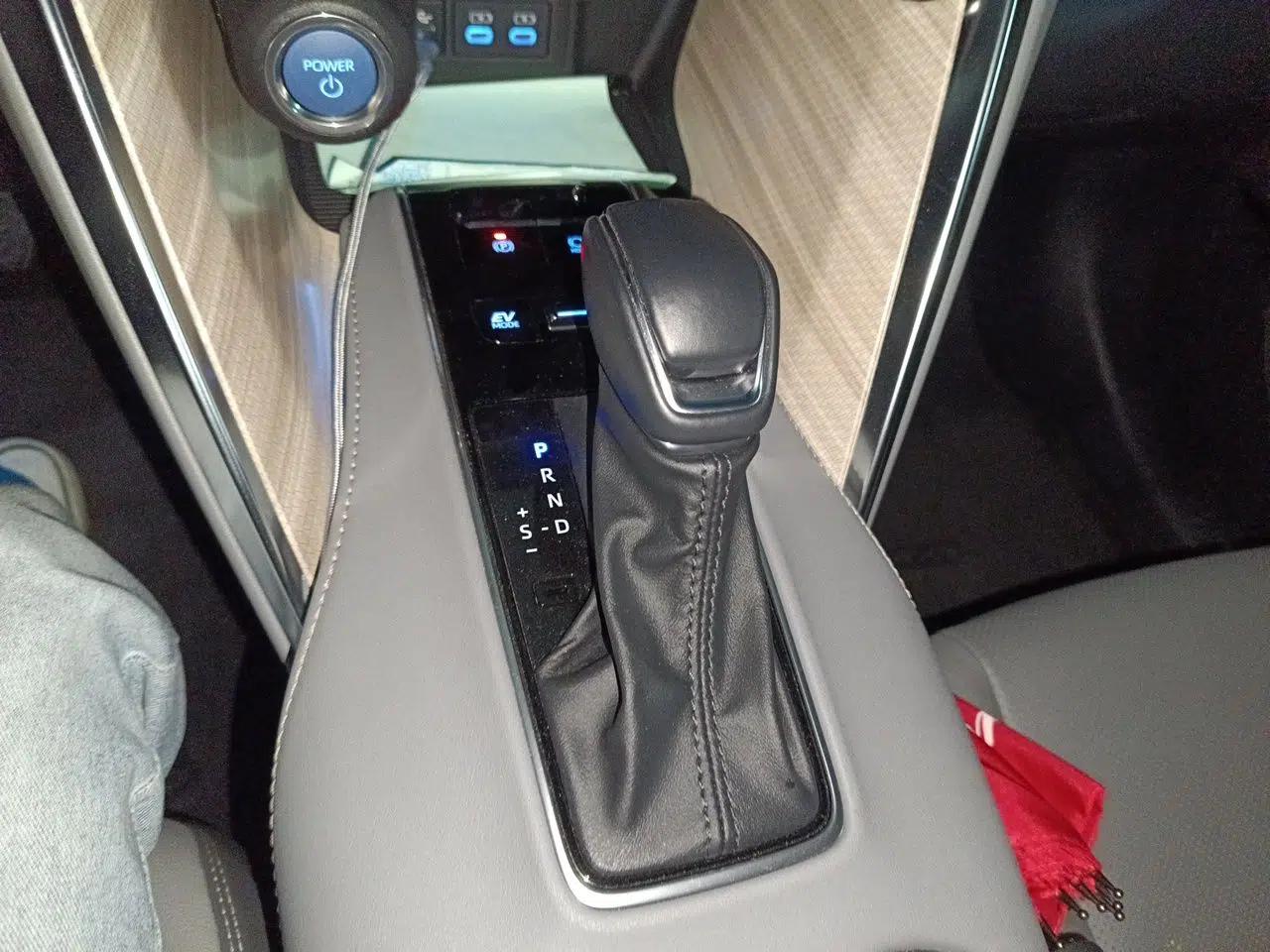 Toyota Venza 2022 Dual-Engine 2.5L CVT Two-Wheel Drive Prestige Edition — миниатюра 14