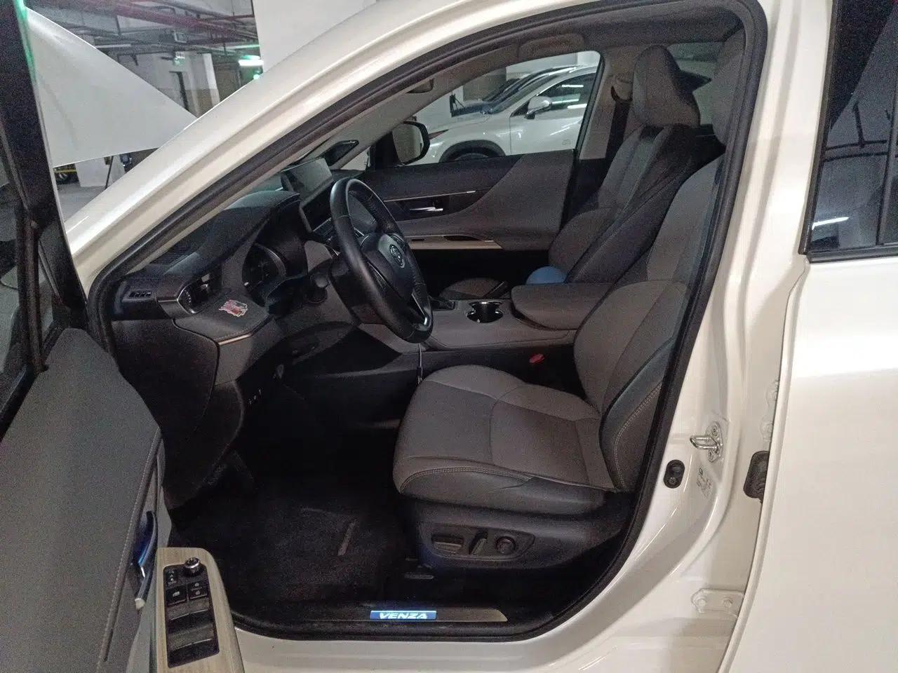 Toyota Venza 2022 Dual-Engine 2.5L CVT Two-Wheel Drive Prestige Edition — миниатюра 15