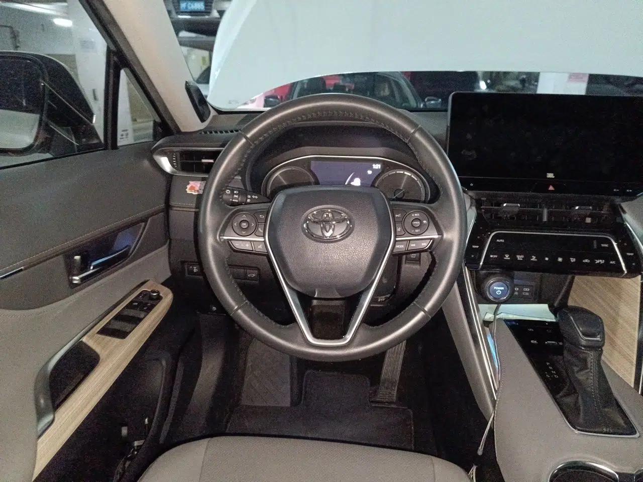 Toyota Venza 2022 Dual-Engine 2.5L CVT Two-Wheel Drive Prestige Edition — миниатюра 10