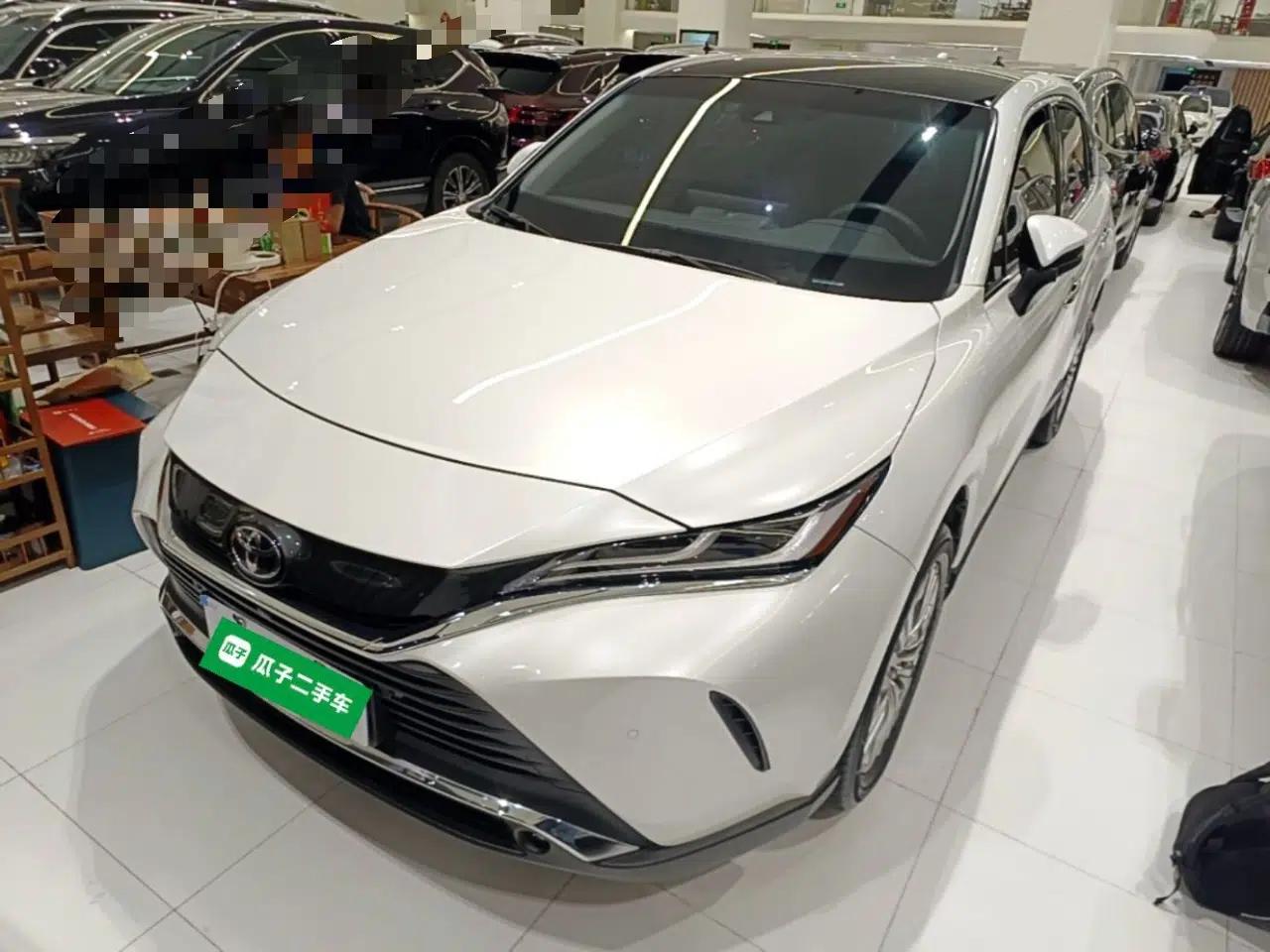 Toyota Harrier 2022 2.0L CVT Two-Wheel Drive Deluxe Edition — миниатюра 1