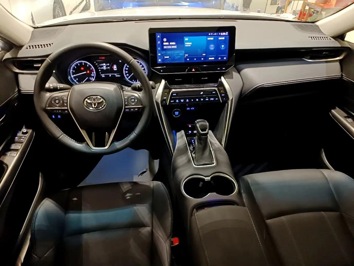 Toyota Harrier 2022 2.0L CVT Two-Wheel Drive Deluxe Edition — миниатюра 12