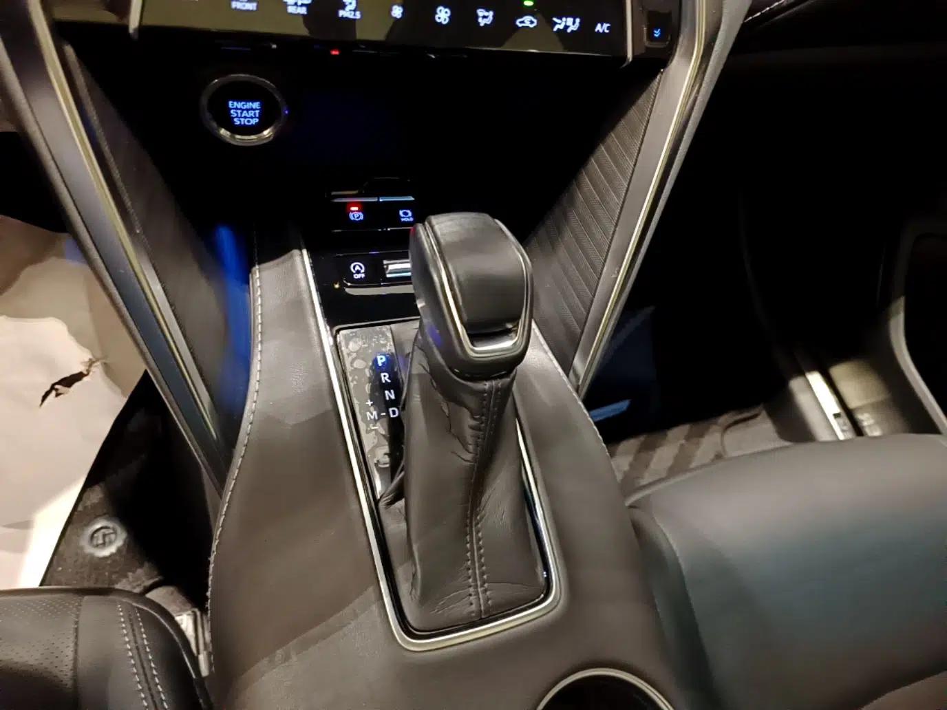 Toyota Harrier 2022 2.0L CVT Two-Wheel Drive Deluxe Edition — миниатюра 16