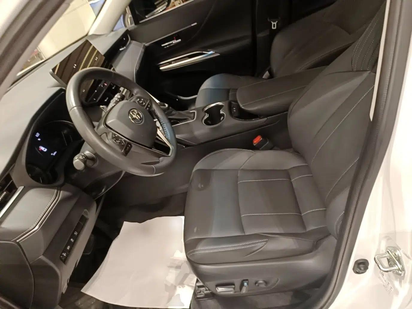 Toyota Harrier 2022 2.0L CVT Two-Wheel Drive Deluxe Edition — миниатюра 17