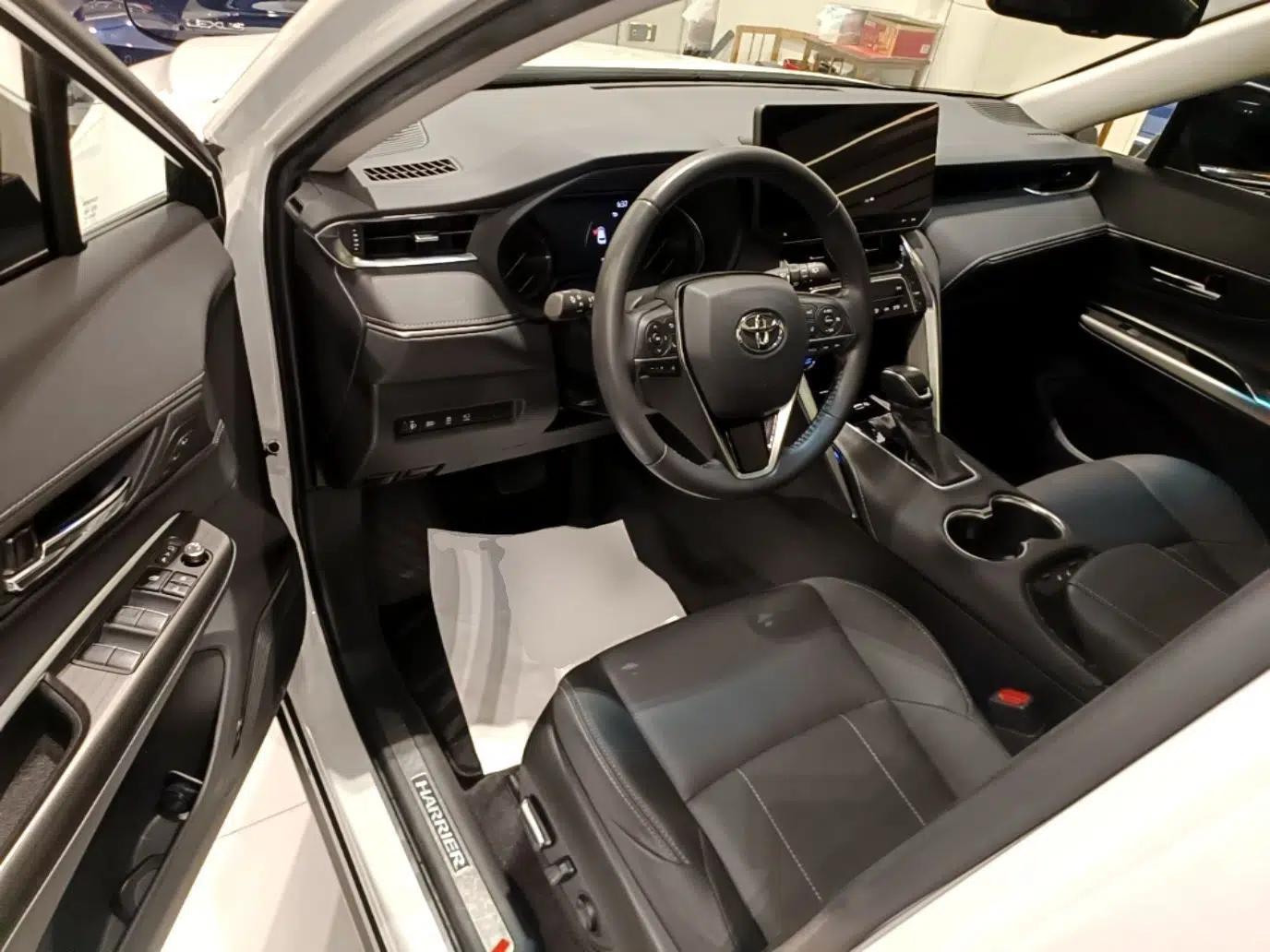 Toyota Harrier 2022 2.0L CVT Two-Wheel Drive Deluxe Edition — миниатюра 18