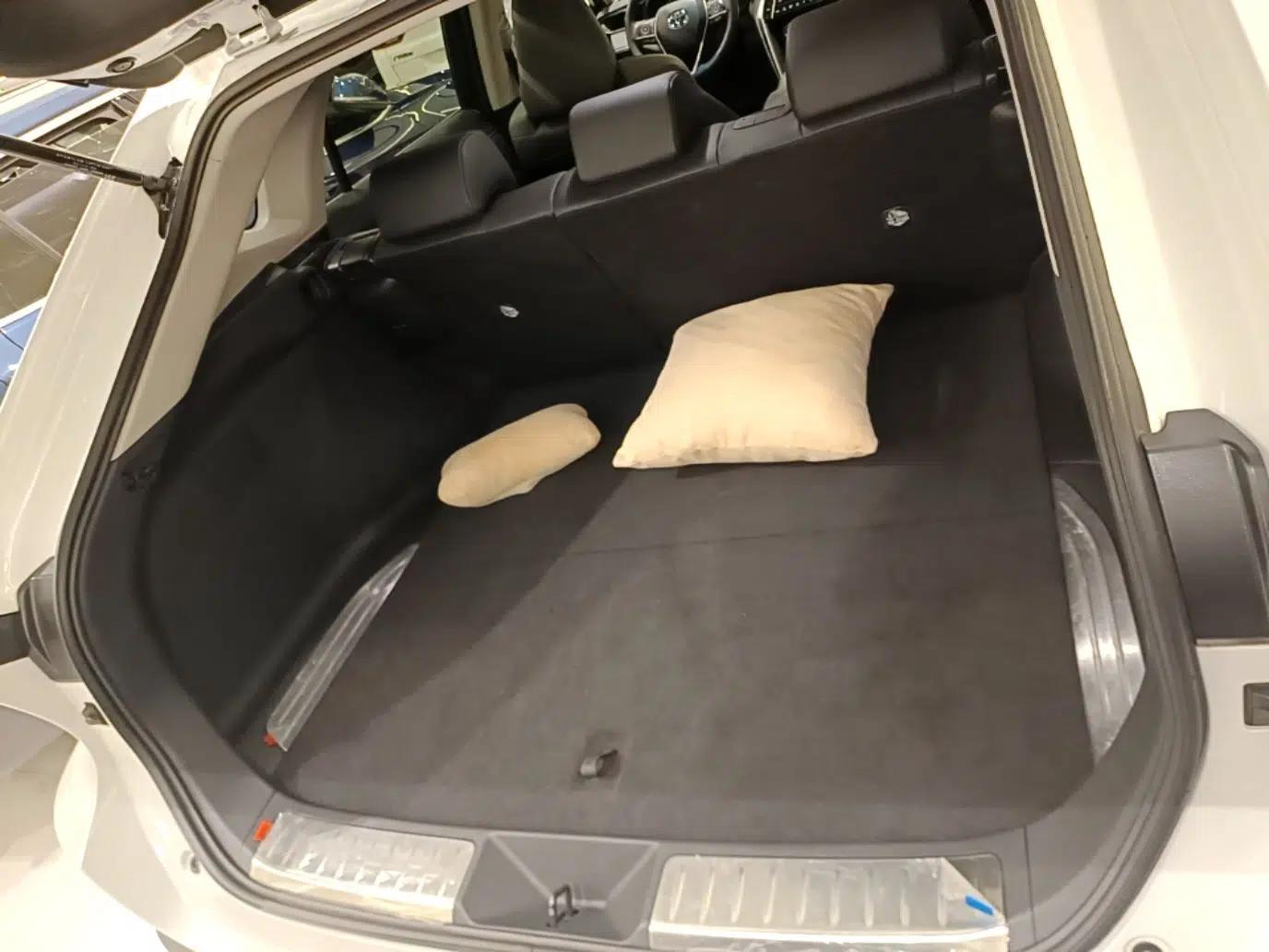 Toyota Harrier 2022 2.0L CVT Two-Wheel Drive Deluxe Edition — миниатюра 22