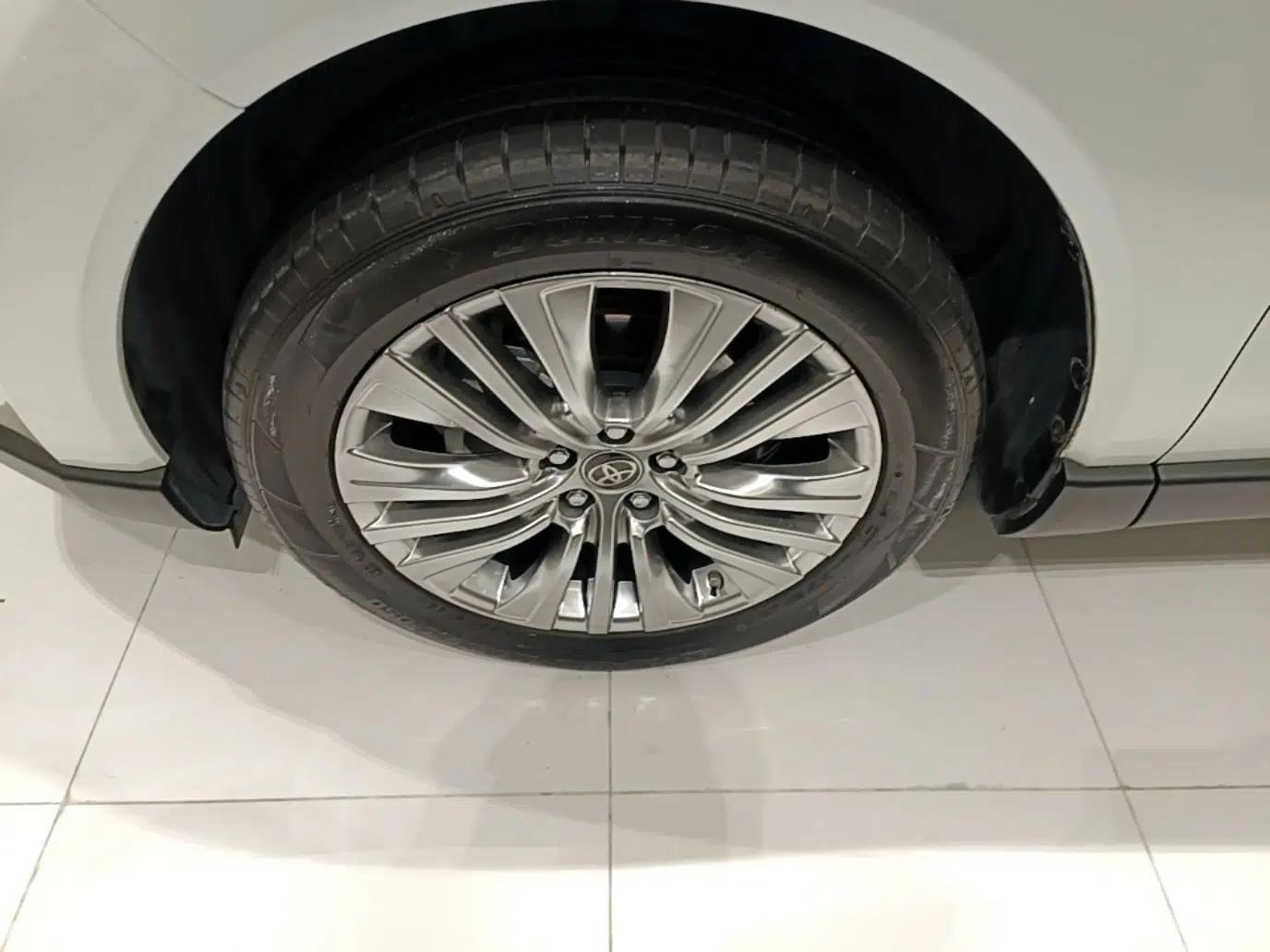 Toyota Harrier 2022 2.0L CVT Two-Wheel Drive Deluxe Edition — миниатюра 10