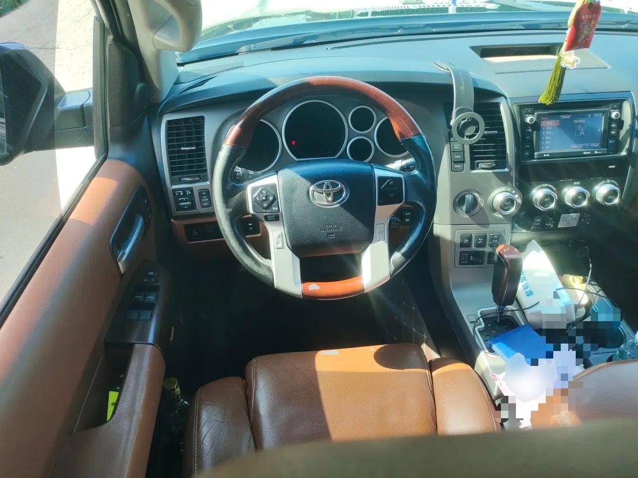 Toyota Sequoia 2017 Toyota Sequoia 5.7 automatic, gasoline, seven‑seat — миниатюра 10