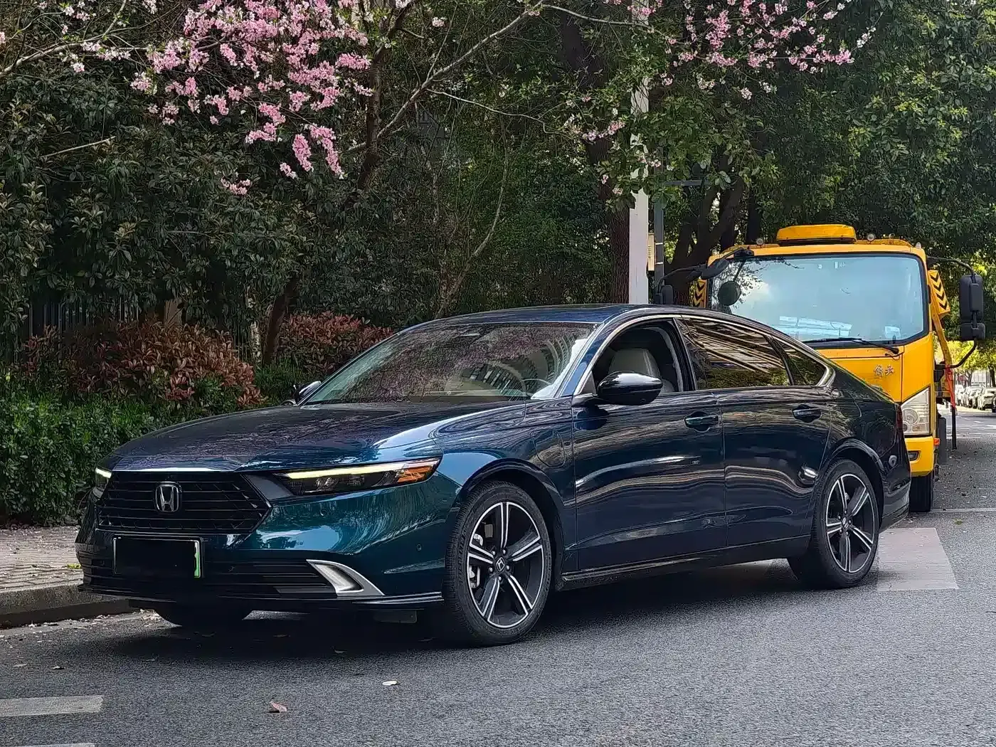 Accord PHEV 2023 2.0L e:PHEV Flagship Edition — миниатюра 1